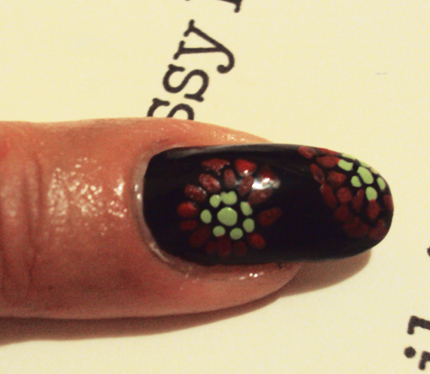 Хризантема на ногтях